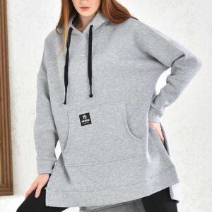 Hanorac gros vatuit oversize Gri este confecționat din bumbac de calitate superioară. Iți oferă confortul termic necesar în sezonul rece.