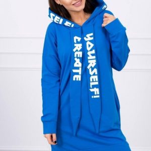 Hanorac dama albastru Create Yourself este un hanorac foarte confortabil si flexibil, fabricat din material calitativ. Hanoracul este cu maneci lungi si gluga, cu doua buzunare laterale in partea de jos. Este de lungime medie, calduros, usor de purtat si accesorizat.