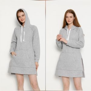 Hanorac dama gros oversize gri este un hanorac foarte confortabil si flexibil, fabricat din material calitativ. Hanoracul este cu maneci lungi si gluga, cu doua buzunare laterale in partea de jos. Este de lungime medie, calduros, usor de purtat si accesorizat.