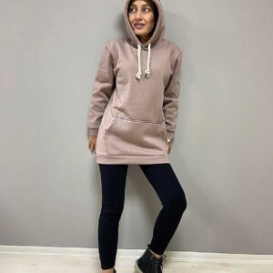 Hanorac Lung cu Gluga Vatuit Bej confecționat din bumbac vătuit. Esti friguroasă dar îți place să fii la moda, alege acest hanorac cool!
