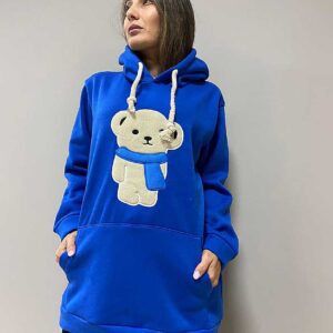 Hanorac Oversize Vatuit Ursulet Bleumarin confecționat din bumbac vătuit. Esti friguroasă dar îți place să fii la moda, alege acest hanorac versatil!