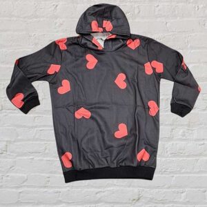 Hanorac gros vatuit inimioare Negru este confecționat din bumbac vatuit de calitate superioară. Iți oferă confortul termic necesar în sezonul rece.