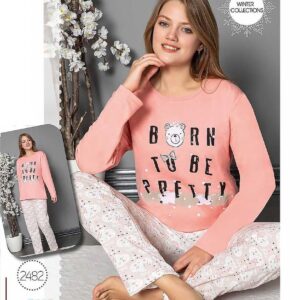 Pijama Dama Vatuita Pretty Bear din bumbac gros. Setul conține bluză și pantaloni lungi cu imprimeu. Este confortabila și potrivită pentru sezonul rece.