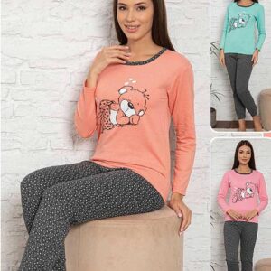 Pijama Femei Vatuita Sleepy Roz Piersica din bumbac gros. Perfectă chiar și pentru cele mai friguroase persoane, iubitoare de confort.