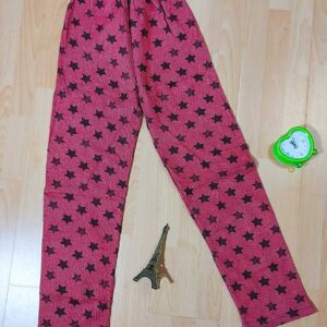 Pantaloni Dama Vatuiti Marimi Mari Fucsia sunt confectionati din bumbac premium. Au croială lejeră și material delicat, perfecte pentru confortul tău!