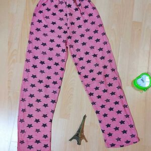 Pantaloni Dama Vatuiti Marimi Mari Roz sunt confectionati din bumbac premium. Au croială lejeră și material delicat, perfecte pentru confortul tău!