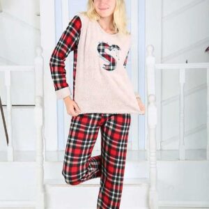 Pijama Femei Cocolino Carouri Rosu pufoasă și moale la atingere. Bluza și pantalonii lungi cu imprimeu modern vă vor asigura confortul termic perfect.