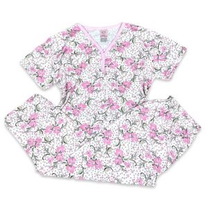 Pijama Femei Marimi Mari Flori Roz din 100% bumbac de calitate superioara. Este lejera, țesatura fina fiind perfecta pentru weekendurile racoroase 