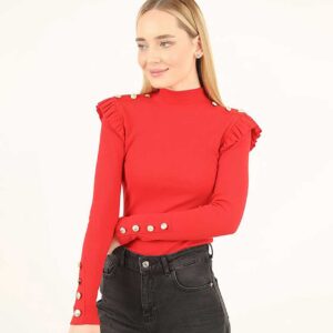 Pulover dama cu volane pe umeri din tricot. Pulover are guler, volane pe umeri și nasturi metalici decorativi pe mâneci. Alege sa fii moderna si feminina!