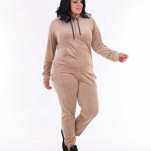 Trening Catifea Marimi Mari Bej este confecționat din catifea. Alege confortul și feminitatea cu acest articol vestimentar! Calitate la prețuri mici!
