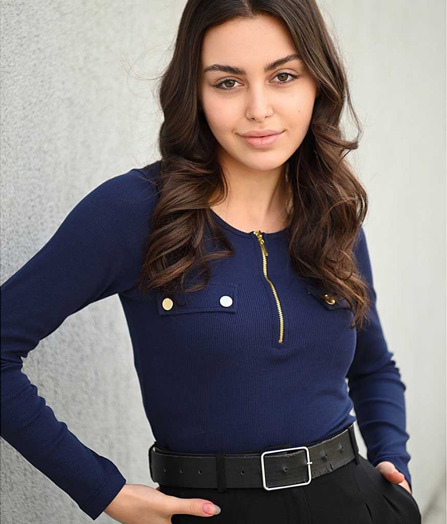 Bluza basic cu fermoar Bleumarin din bumbac striat tetra. Etaleaza-ți feminitatea cu bun gust! Alege culoarea preferata si pune-te in valoare!