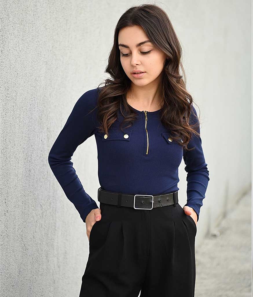 Bluza basic cu fermoar Bleumarin din bumbac striat tetra. Etaleaza-ți feminitatea cu bun gust! Alege culoarea preferata si pune-te in valoare!