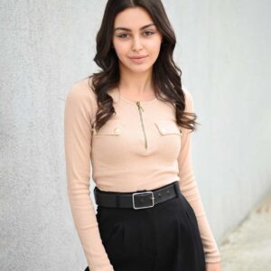 Bluza basic cu fermoar Bej din bumbac striat tetra. Etaleaza-ți feminitatea cu bun gust! Alege culoarea preferata si simte-te sexy!