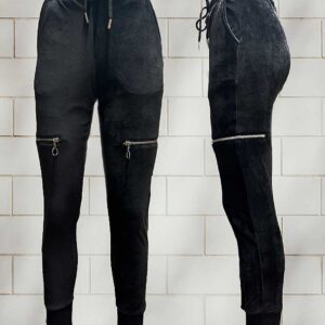 Pantaloni Dama Catifea cu Fermoare Negru sunt confectionati din catifea fina. Au croiala moderna cu buzunare. Sunt lejeri si versatili la un pret accesibil.