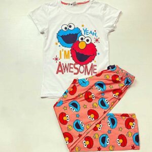 Pijama Dama Cookie Monster Alb/Roz din bumbac. Potrivita pentru persoanele voioase, iubitoare de confort. Somnul de calitate presupune o pijama pe masura!
