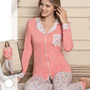 Pijama cu Camasa Dama Roz Piersica confectionata din bumbac fin. Pantalonii si buza stil camasa sunt confortabile și feminine. Alege calitatea!