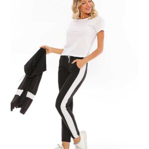 Compleu Dama 3 Piese Alb/Negru este confectionat din bumbac cu lycra. Setul contine pantaloni lungi, tricou si hanorac cu fermoar. Alege calitatea!