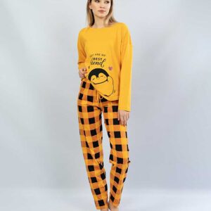 Pijama Bumbac Dama Best Friends Galben confectionata din bumbac 100%. Pantalonii si bluza au croiala lejera si imprimeu feminin. Calitate la preturi mici!