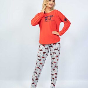 Pijama Bumbac Dama Mama Bear Rosu confectionata din bumbac 100%. Pantalonii si bluza au croiala lejera si imprimeu simpatic. Alege confortul