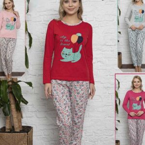 Pijama Lunga Dama Bumbac Kitten confectionata din bumbac delicat. Pantalonii si bluza au croiala lejera si imprimeu potrivit pentru fetele alintate.