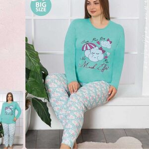 Pijama Bumbac Batal Cloudy Turcoaz din bumbac premium. Bluza are imprimeu cu nori, pantaloni sunt lungi si lejeri. Perfectă pentru vremea capricioasa!