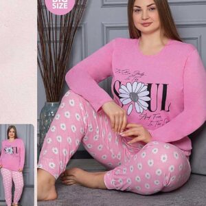 Pijama Bumbac Batal Free Soul Roz din bumbac premium. Bluza si pantaloni sunt lungi, lejeri si au imprimeu floral. Este perfectă pentru vremea racoroasa!