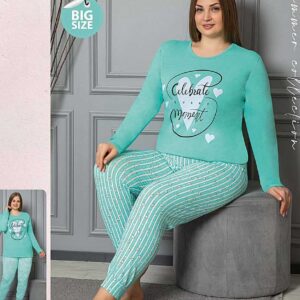 Pijama Bumbac Batal Hearts Turcoaz din bumbac premium. Bluza are imprimeu cu inimioare, pantaloni sunt lungi si lejeri. Perfectă pentru vremea capricioasa!