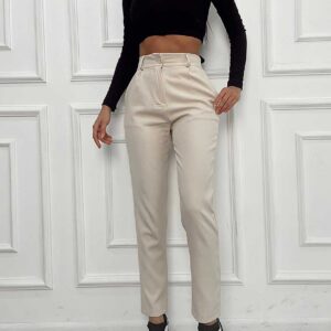 Pantaloni lungi dama casual alb sunt confectionati din bumbac premium. Au croiala clasica, buzunare si talie elastica. Sunt cool si versatili!