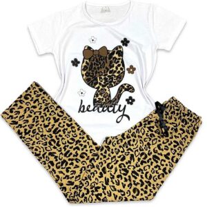Pijama tricou pisica alb/animal print din 100% bumbac. Setul conține tricou și pantaloni lungi cu animal print. Alege culoarea preferata!