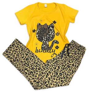 Pijama tricou pisica galben/animal print din 100% bumbac. Setul conține tricou și pantaloni lungi cu animal print. Alege culoarea preferata!